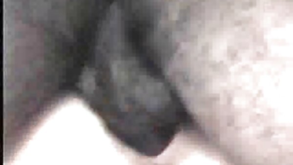 குறும்புத்தனமான ஜப்பனீஸ் மனைவி யோனி பந்துகளால் தனது ஹேரி ஃபேன்னியைப் பெறுகிறார்